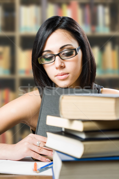 Zmęczony młodych brunetka student portret dziewczyna Zdjęcia stock © lithian
