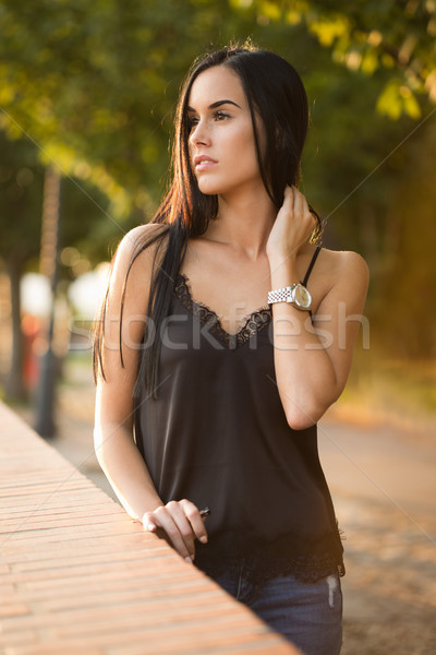 Mode schoonheid buitenshuis portret brunette vrouw Stockfoto © lithian