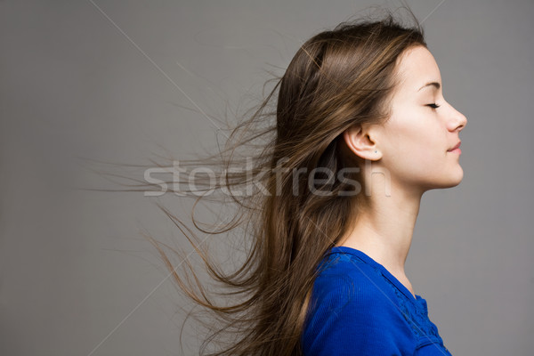 álomszerű fiatal barna hajú érzelmes portré modell Stock fotó © lithian