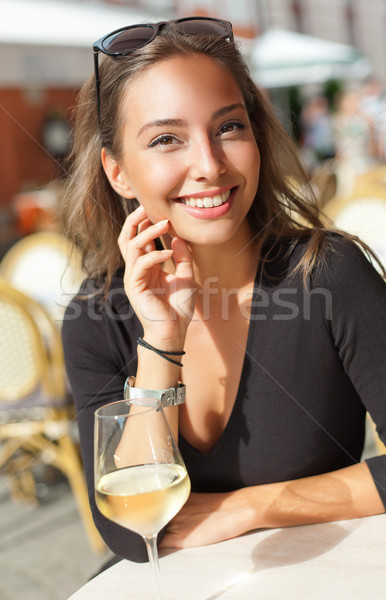 Borkóstolás turista nő kint portré gyönyörű Stock fotó © lithian