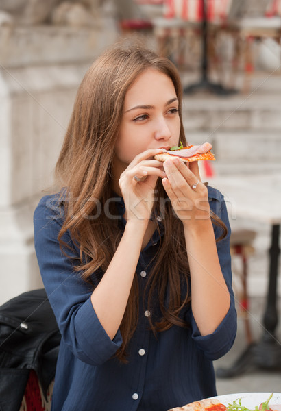 Stockfoto: Jonge · toeristische · vrouw · eten · authentiek · pizza
