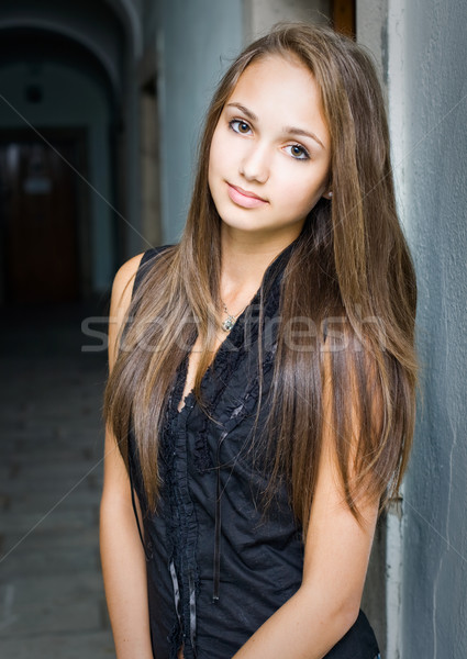 Káprázatos fiatal barna hajú modell portré karcsú Stock fotó © lithian