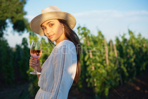 Stockfoto: Jonge · brunette · schoonheid · portret · meisje · wijn