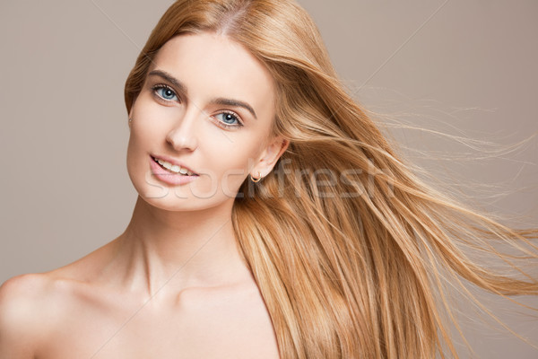 Zdumiewający blond włosy portret piękna Zdjęcia stock © lithian