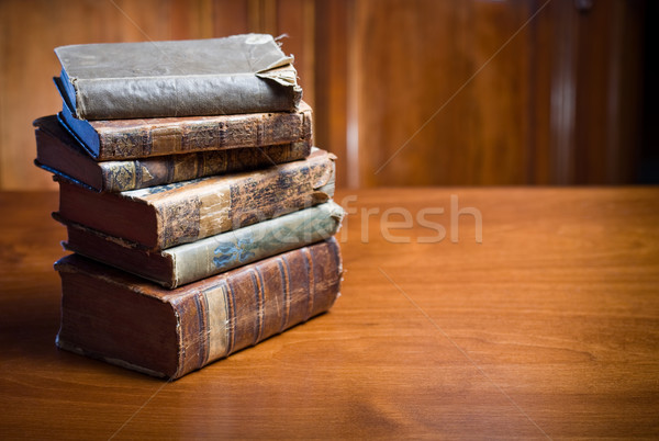 Tajemniczy patrząc książek martwa natura starożytnych elegancki Zdjęcia stock © lithian