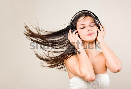 [[stock_photo]]: Jeunes · brunette · musique · casque