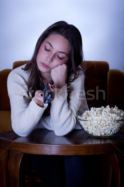 Portret młodych brunetka telewizji domu noc Zdjęcia stock © lithian