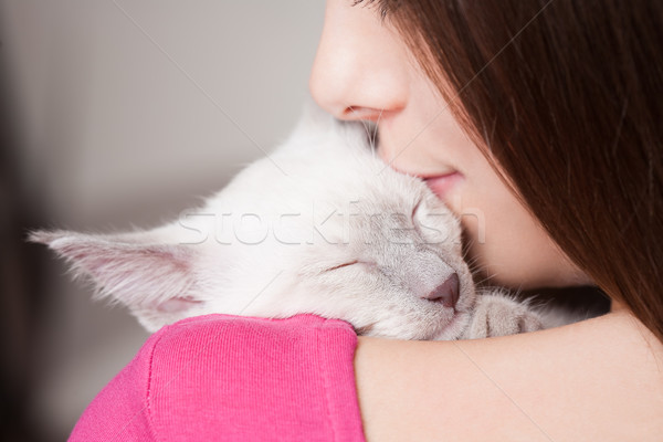 Foto stock: Perfeito · animal · de · estimação · jovem · morena