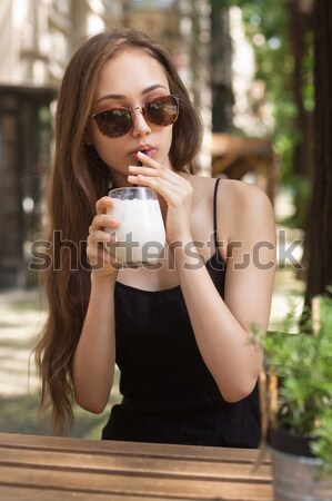Jég kávé frissítő káprázatos fiatal barna hajú Stock fotó © lithian