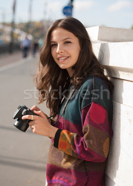 [[stock_photo]]: Capturer · lumière · jeunes · brunette · femme · caméra