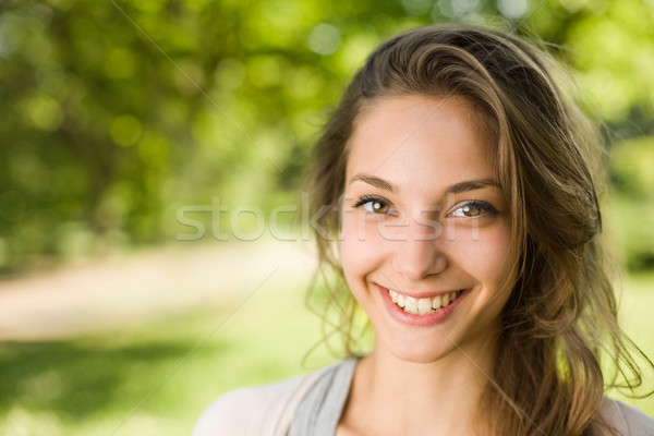 Przepiękny młodych brunetka parku portret dziewczyna Zdjęcia stock © lithian