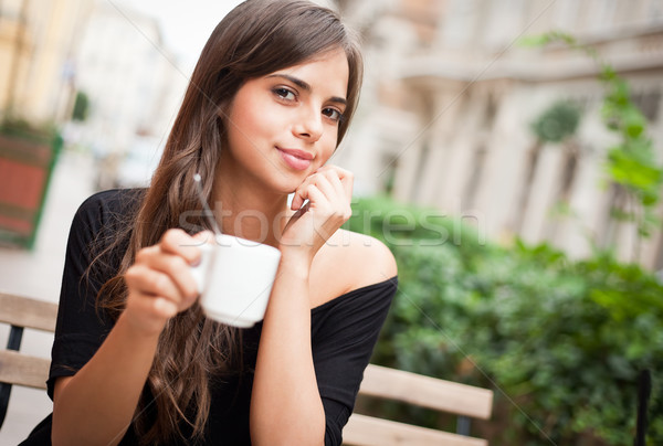 Smaak mooie jonge brunette toeristische vrouw Stockfoto © lithian