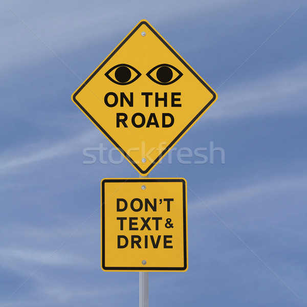 Yeux route sécurité routière signe ciel bleu ciel Photo stock © lorenzodelacosta