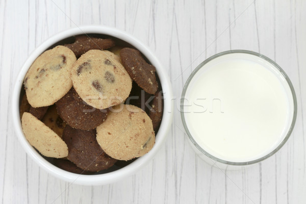 Süt kurabiye üst görmek çanak cam Stok fotoğraf © lorenzodelacosta