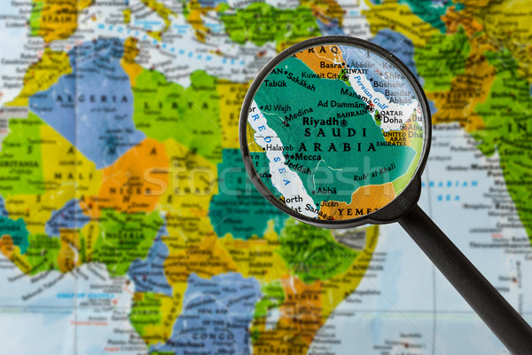 Hartă Arabia Saudita lupa afaceri lume sticlă Imagine de stoc © lostation