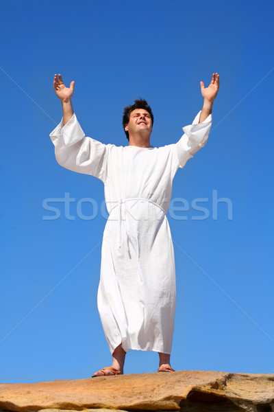 Istentisztelet dícséret boldogság férfi karok tett Stock fotó © lovleah