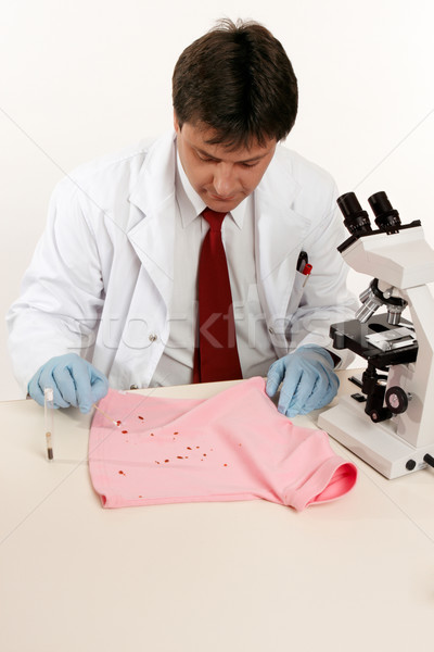 Sądowy ekspert plama pracy t-shirt mikroskopem Zdjęcia stock © lovleah