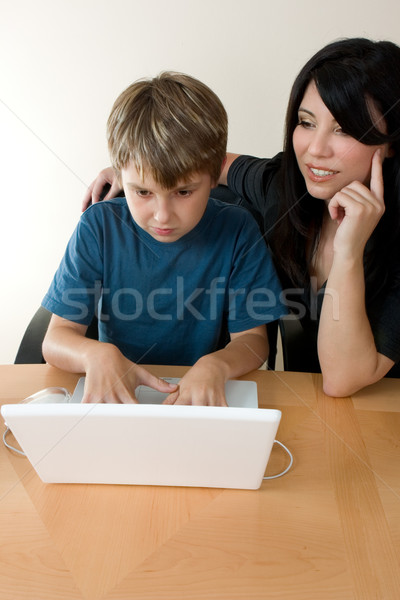 çocuk dizüstü bilgisayar kullanıyorsanız yetişkin dizüstü bilgisayar gözetim Stok fotoğraf © lovleah