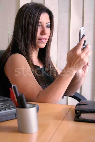 女性 携帯電話 ビジネス女性 オフィス 電話 作業 ストックフォト © lovleah