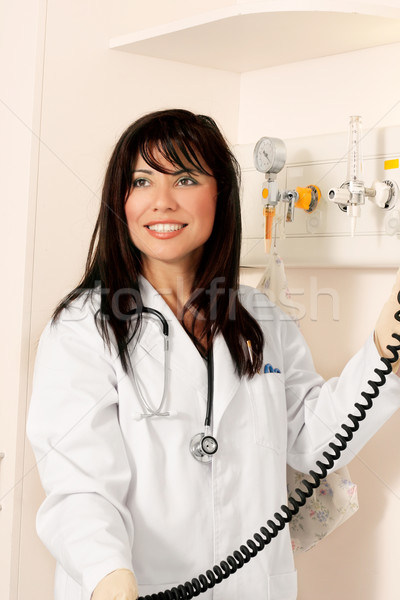 Medical medic asistentă fericit zâmbitor femeie Imagine de stoc © lovleah
