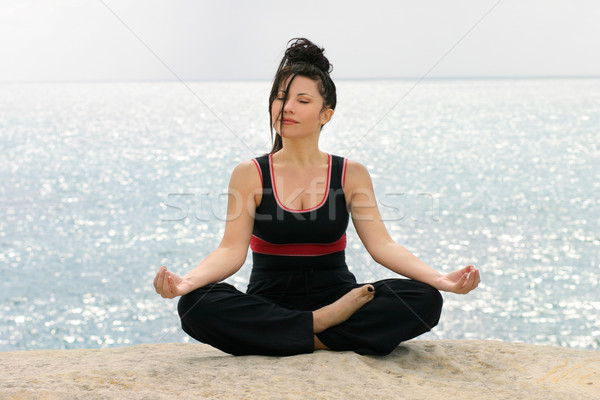 Zdjęcia stock: Kobiet · spokój · medytacji · piękna · kobieta · ocean · pokoju
