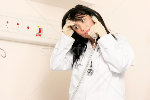 Medycznych dylemat zmartwiony lekarza kobiet pielęgniarki Zdjęcia stock © lovleah