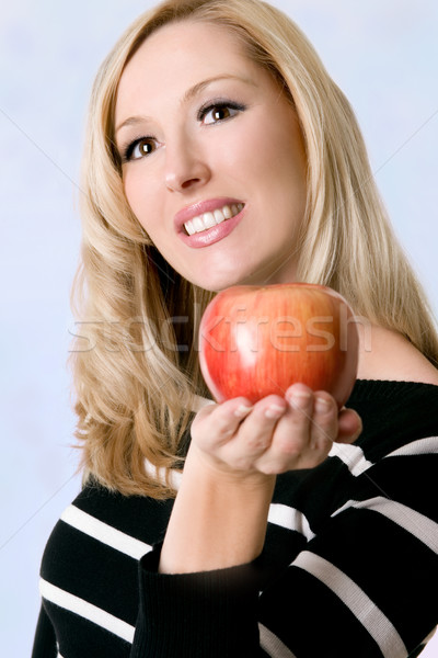 Femenino frescos manzana roja sonriendo mujer atractiva Foto stock © lovleah