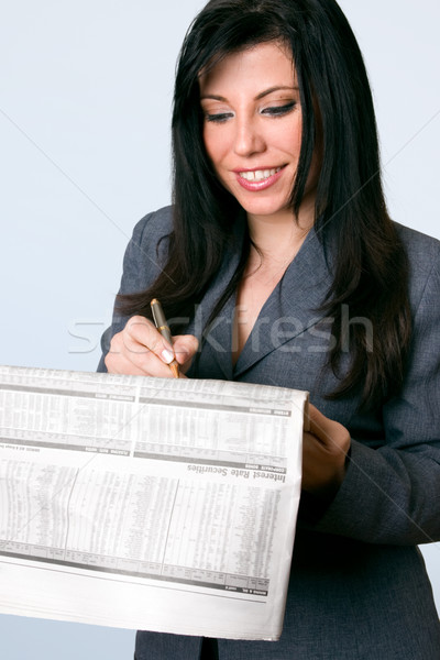 Sorridere imprenditrice finanziare giornale donna d'affari titoli Foto d'archivio © lovleah