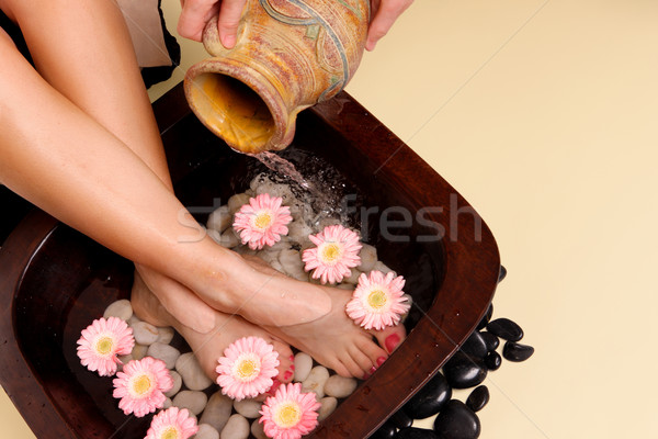 Picioare femeie picior spa apă femeie Imagine de stoc © lovleah