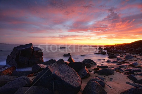 Spektakuläre sunrise Punkt Strand schönen Farben Stock foto © lovleah