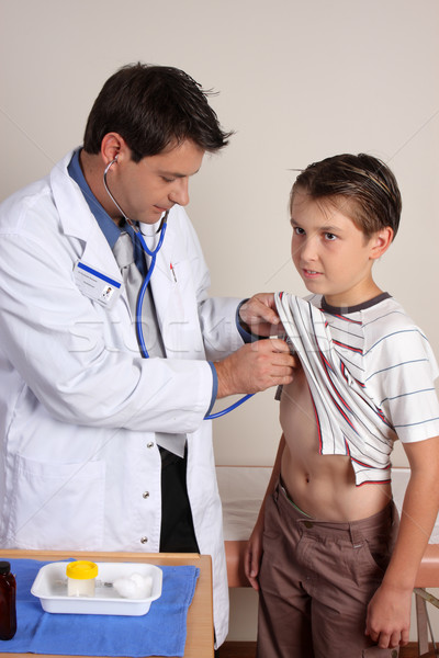 Gyermek orvos orvosi férfi orvos beteg gyerekek Stock fotó © lovleah