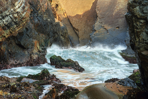 Valuri punct mare peşteră una scazut Imagine de stoc © lovleah