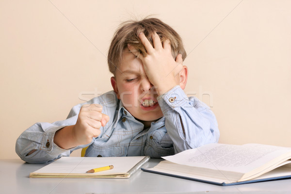 Stockfoto: Schooljongen · frustratie · huiswerk · kind · leren · moeilijkheden