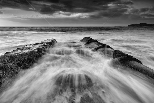 Strand Tal herum alten Sturm Wasser Stock foto © lovleah