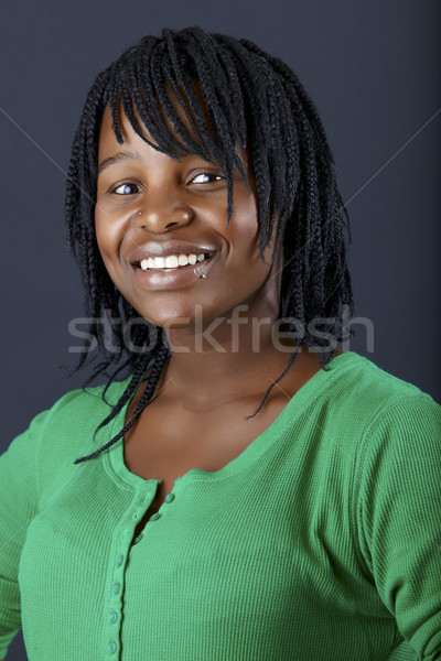 África mujer casual hermosa verde superior Foto stock © lubavnel