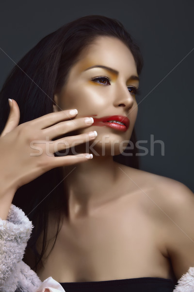 Morena lápiz de labios hermosa pelo largo lápiz labial rojo Foto stock © lubavnel
