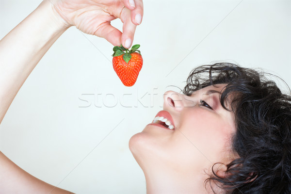 [[stock_photo]]: Femme · fraise · belle · femme · fin · 30s · 40s