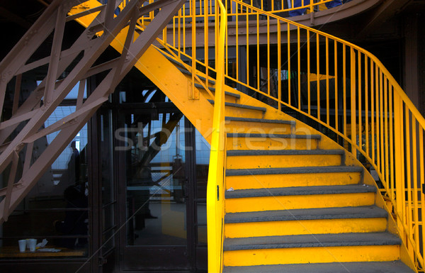 商业照片: 楼梯 · 艾菲尔铁塔 · 黄色 · 金属 · 楼梯