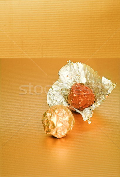 Złota dwa czekolady metaliczny złoty papieru Zdjęcia stock © lubavnel