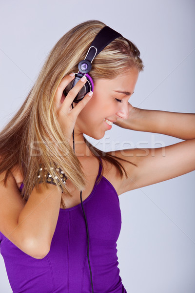 Fiatal nő zenét hallgat gyönyörű fiatal szőke nő Stock fotó © lubavnel