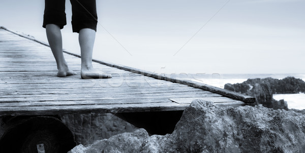 Vrouw brug voeten jonge vrouw permanente oude Stockfoto © lubavnel