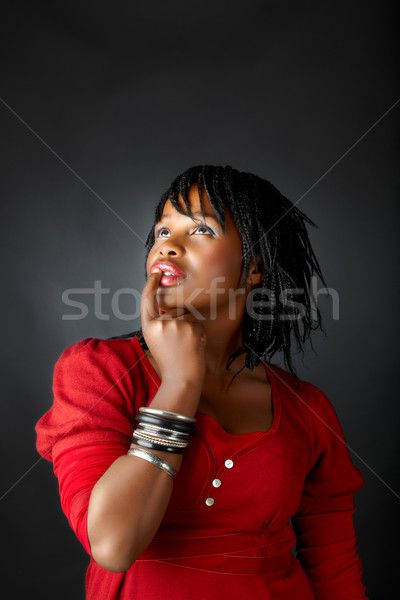 Stok fotoğraf: Düşünme · Afrika · kadın · güzel · kırmızı · elbise