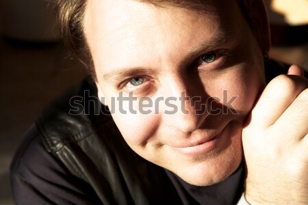 Joven la luz natural retrato hombre ojos azules sesión Foto stock © lubavnel