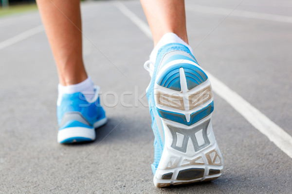 Primer plano zapato ejecutando corredor pies Foto stock © luckyraccoon