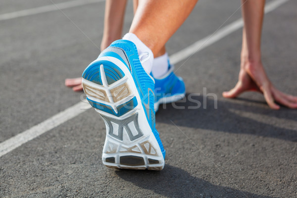 Primer plano zapato ejecutando corredor pies Foto stock © luckyraccoon