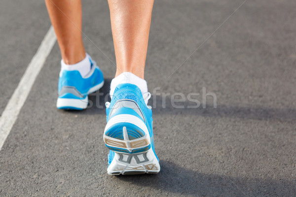 Primer plano zapato ejecutando corredor pies Foto stock © luckyraccoon