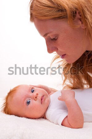 Cute neu geboren Baby Mutter Gesicht glücklich Stock foto © luckyraccoon
