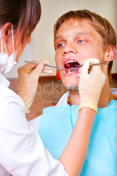 Jóvenes dentista tratamiento paciente oficina feliz Foto stock © luckyraccoon