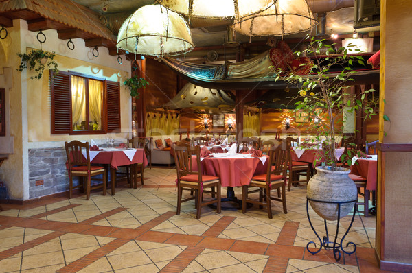 Olasz étterem hagyományos belső fény üveg étterem Stock fotó © luckyraccoon