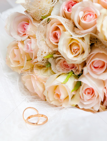 Esküvői csokor közelkép menyasszony házasság fehér rózsaszín Stock fotó © luckyraccoon